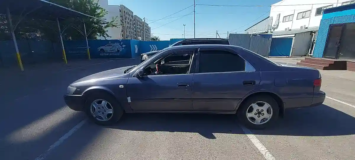 Toyota Camry 2000 года за 2 200 000 тг. в Алматы