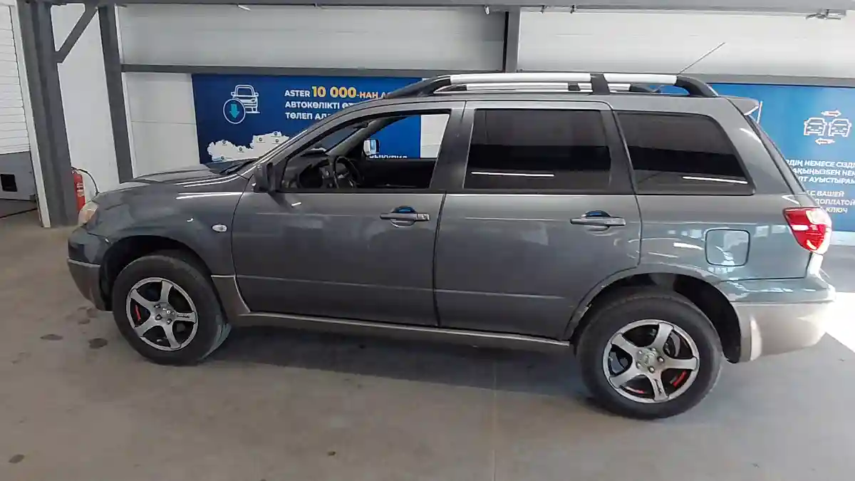 Mitsubishi Outlander 2004 года за 3 200 000 тг. в Астана