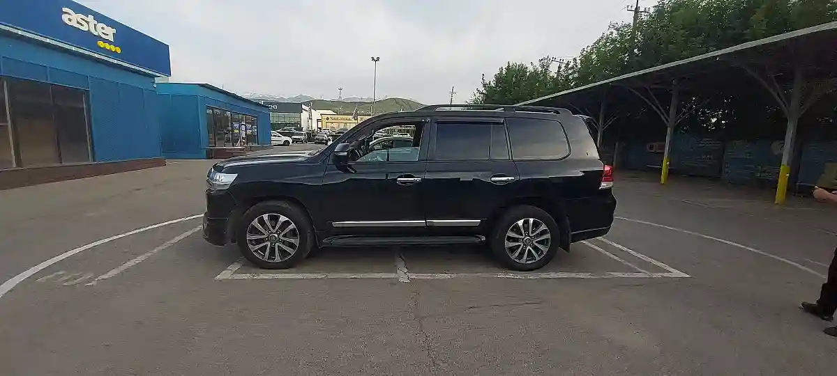 Toyota Land Cruiser 2012 года за 18 000 000 тг. в Алматы