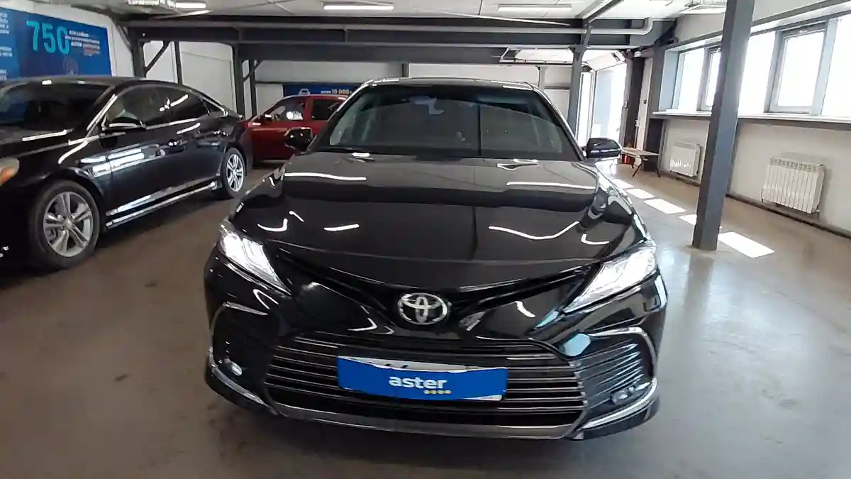 Toyota Camry 2021 года за 15 500 000 тг. в Астана