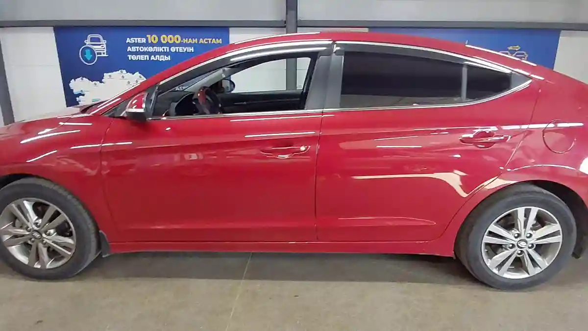 Hyundai Elantra 2018 года за 7 500 000 тг. в Астана