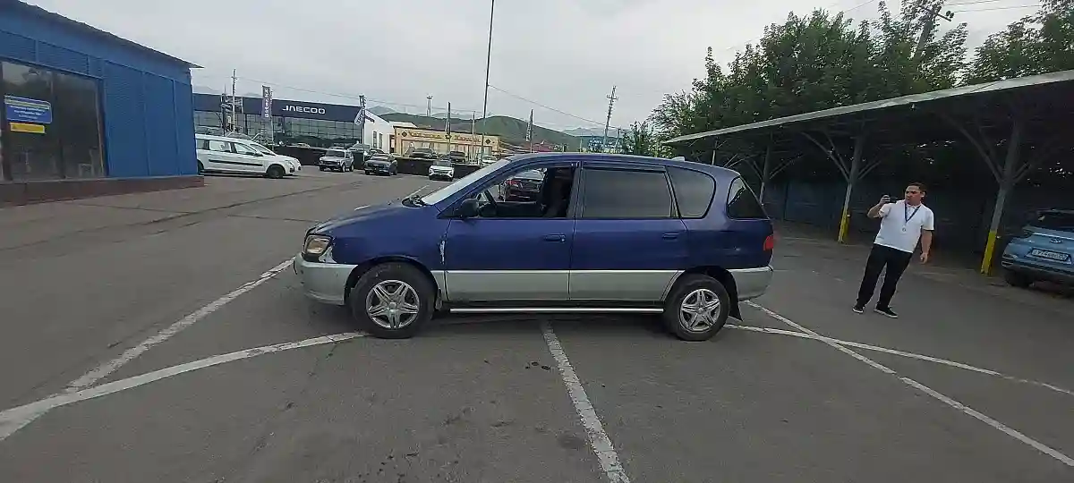 Toyota Ipsum 1996 года за 2 500 000 тг. в Алматы