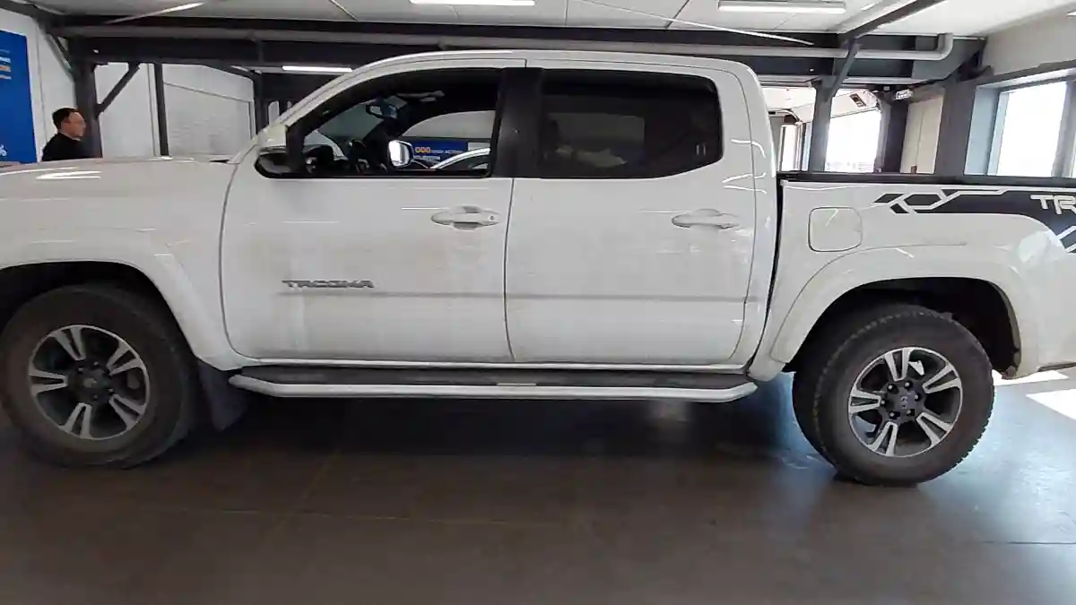 Toyota Tacoma 2017 года за 21 000 000 тг. в Астана