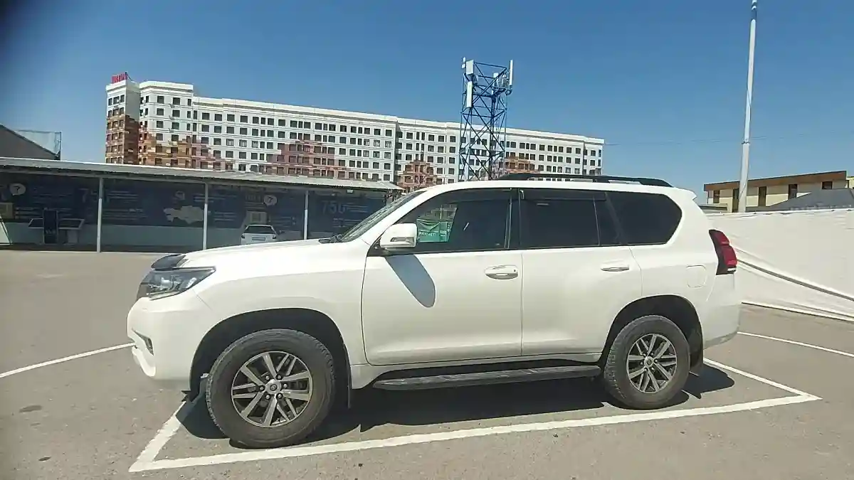 Toyota Land Cruiser Prado 2019 года за 25 000 000 тг. в Шымкент