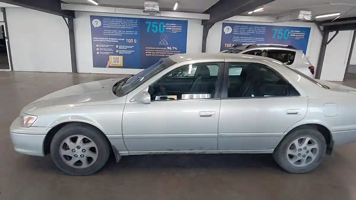 Toyota Camry 2000 года за 3 900 000 тг. в Астана