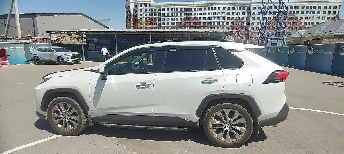 Toyota RAV4 2022 года за 18 000 000 тг. в Шымкент