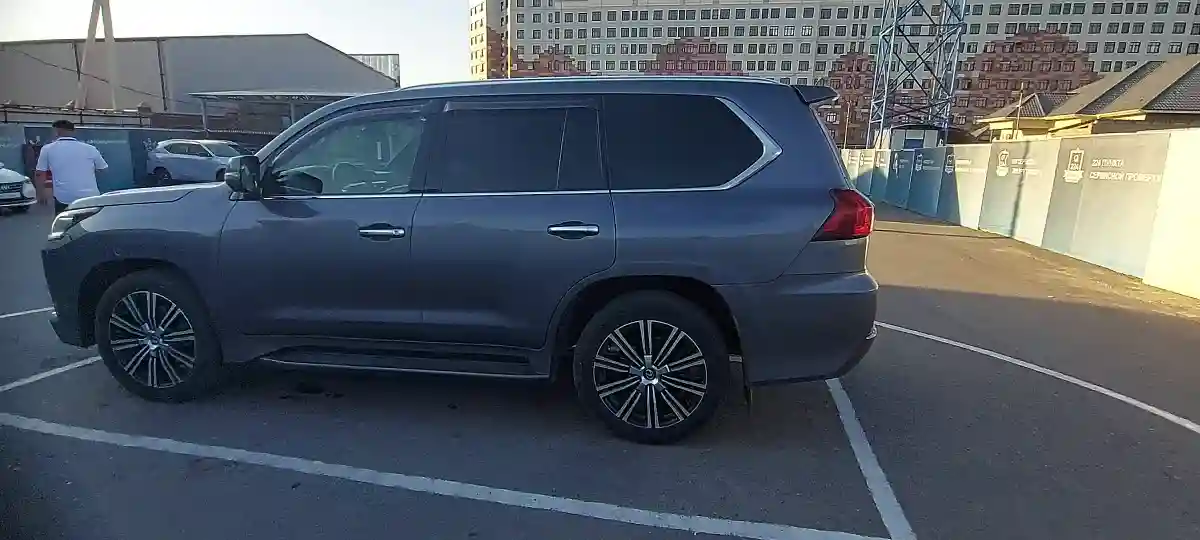 Lexus LX 2017 года за 45 000 000 тг. в Шымкент