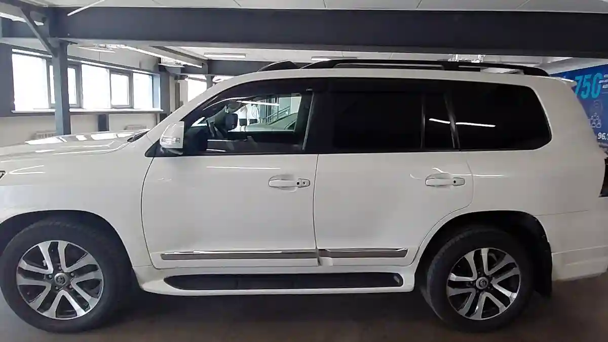 Toyota Land Cruiser 2014 года за 24 000 000 тг. в Астана