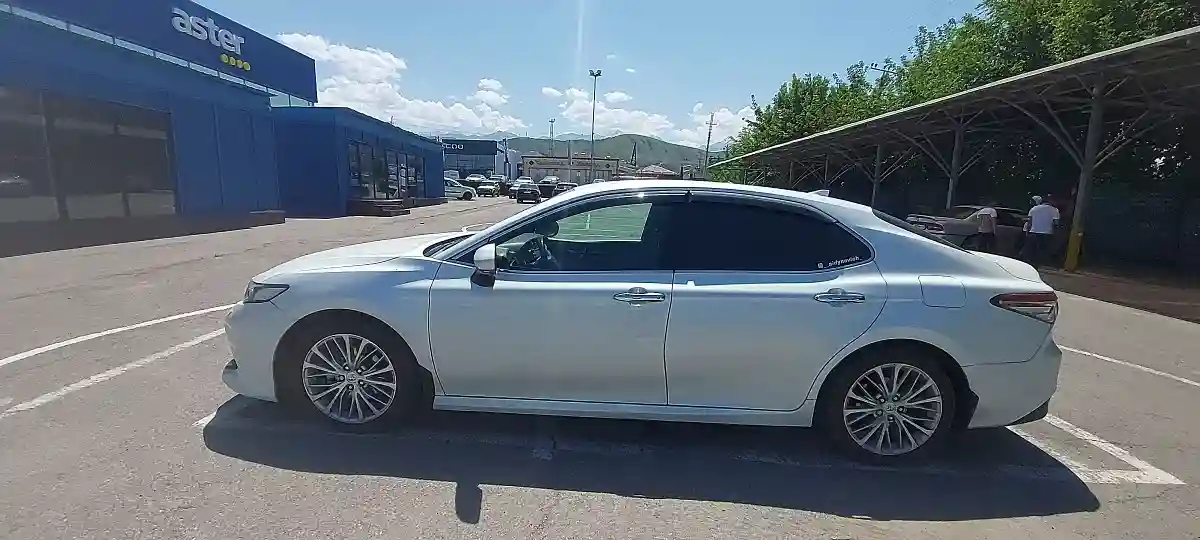 Toyota Camry 2019 года за 12 000 000 тг. в Алматы