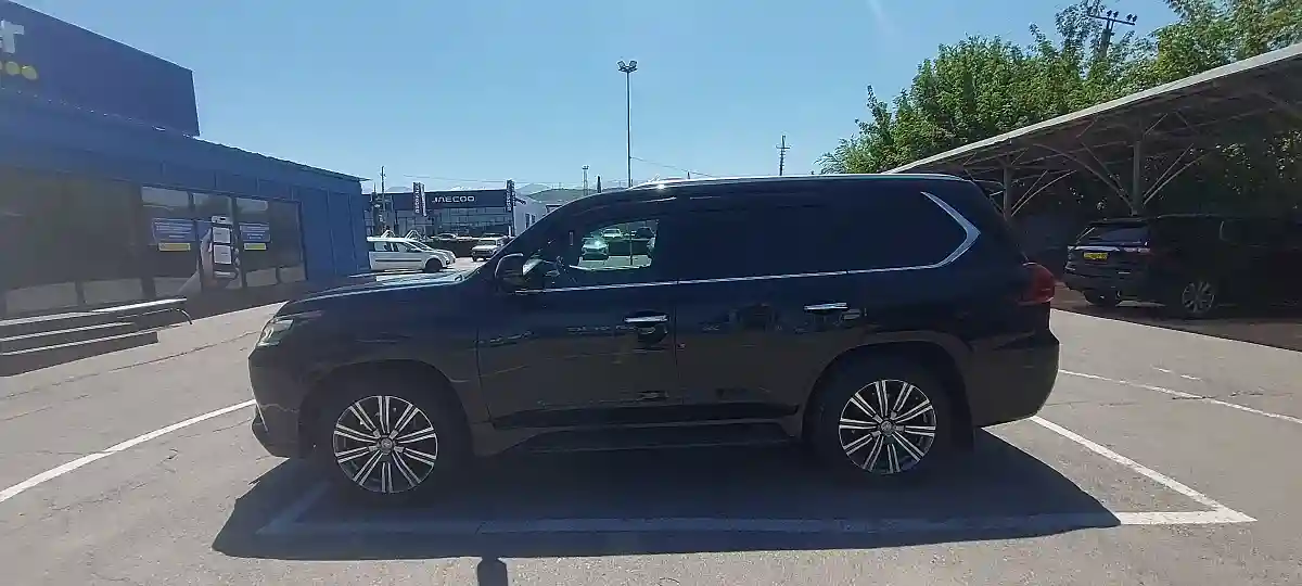 Lexus LX 2016 года за 28 500 000 тг. в Алматы