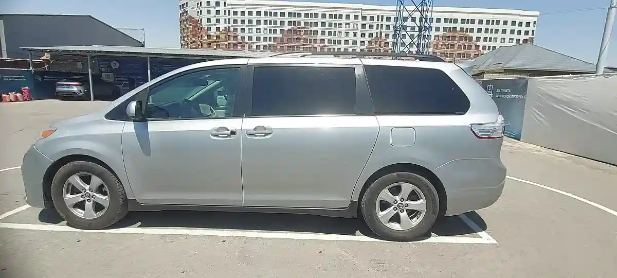 Toyota Sienna 2018 года за 13 900 000 тг. в Шымкент