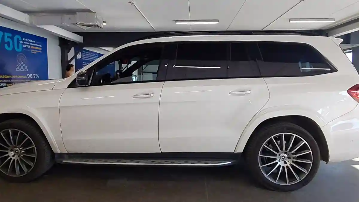 Mercedes-Benz GLS 2018 года за 33 000 000 тг. в Астана