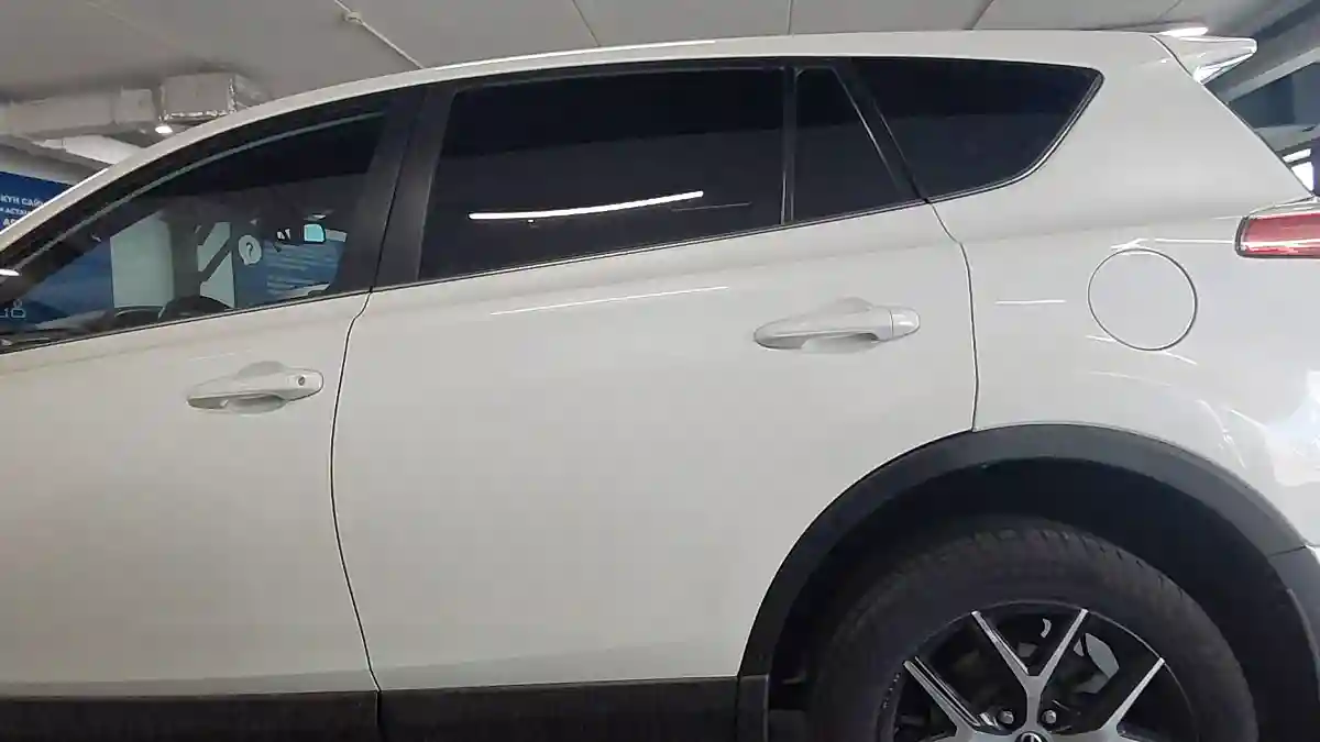 Toyota RAV4 2017 года за 10 000 000 тг. в Астана
