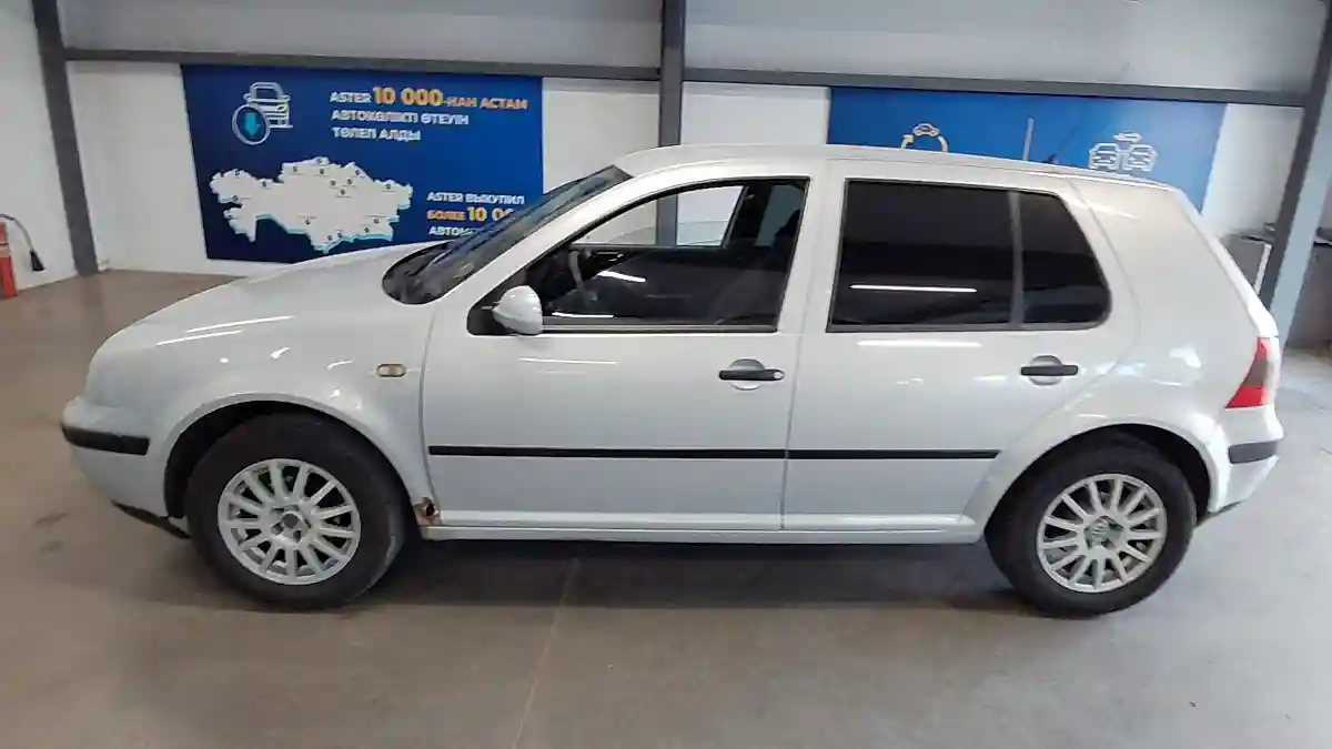 Volkswagen Golf 1998 года за 2 200 000 тг. в Астана