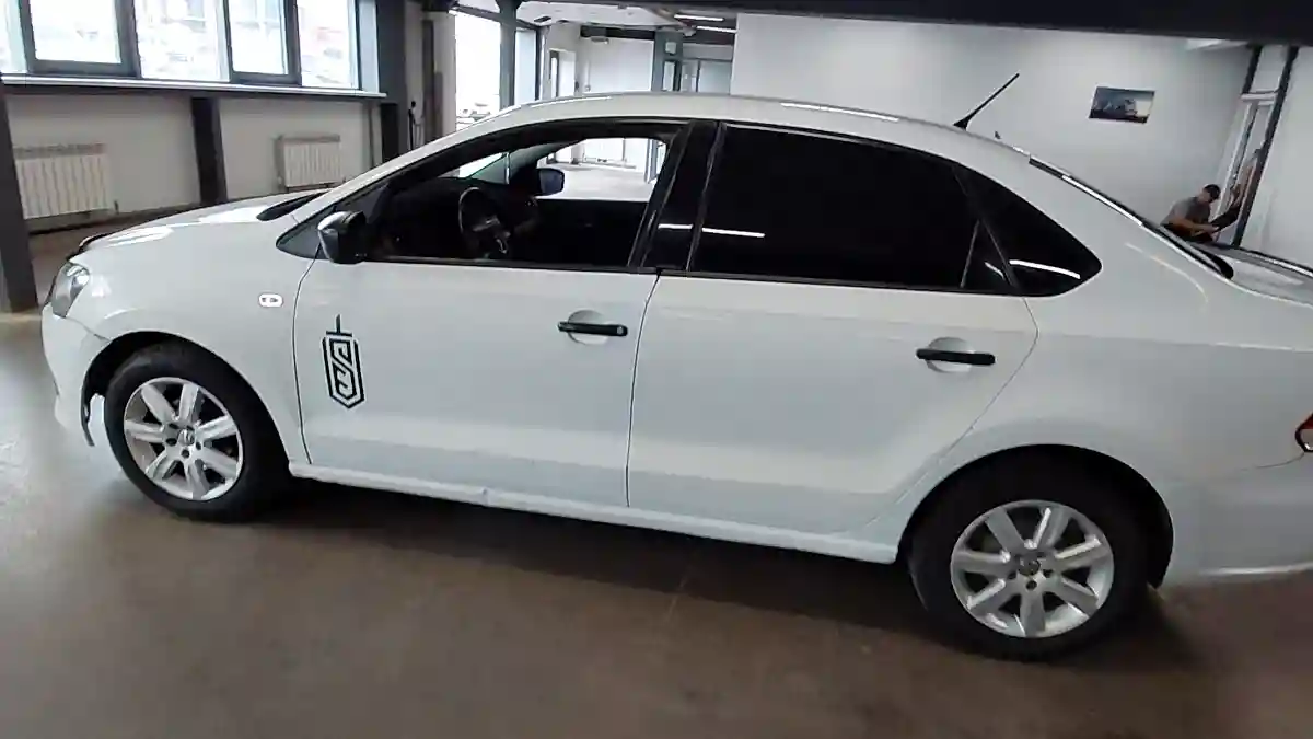 Volkswagen Polo 2015 года за 3 800 000 тг. в Астана