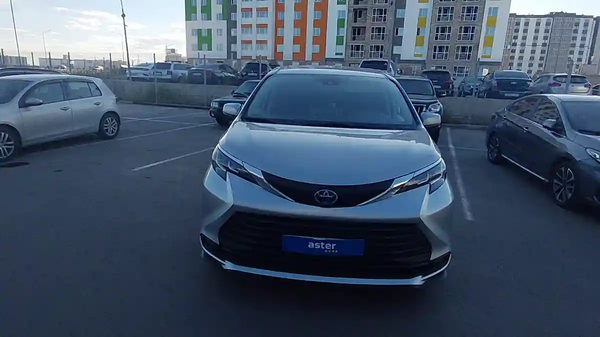 Toyota Sienna 2021 года за 21 000 000 тг. в Астана