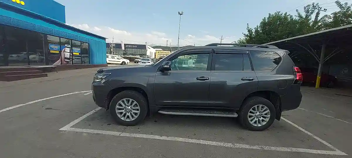 Toyota Land Cruiser Prado 2019 года за 25 000 000 тг. в Алматы