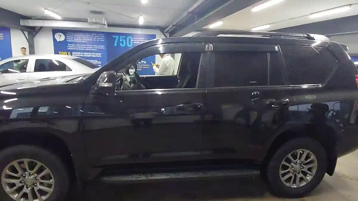 Toyota Land Cruiser Prado 2014 года за 17 000 000 тг. в Астана
