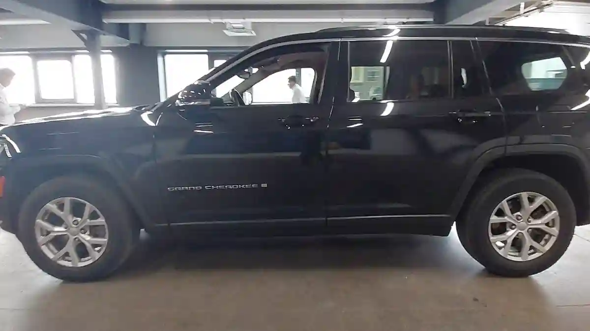 Jeep Grand Cherokee 2021 года за 34 000 000 тг. в Астана