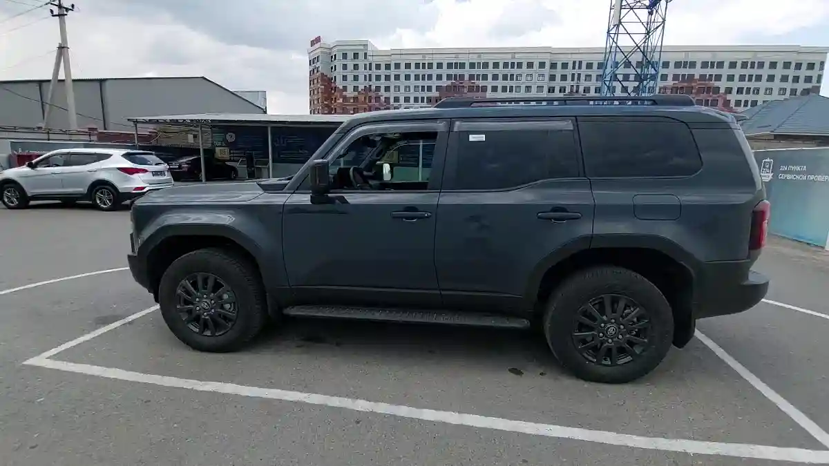 Toyota Land Cruiser Prado 2025 года за 40 000 000 тг. в Шымкент