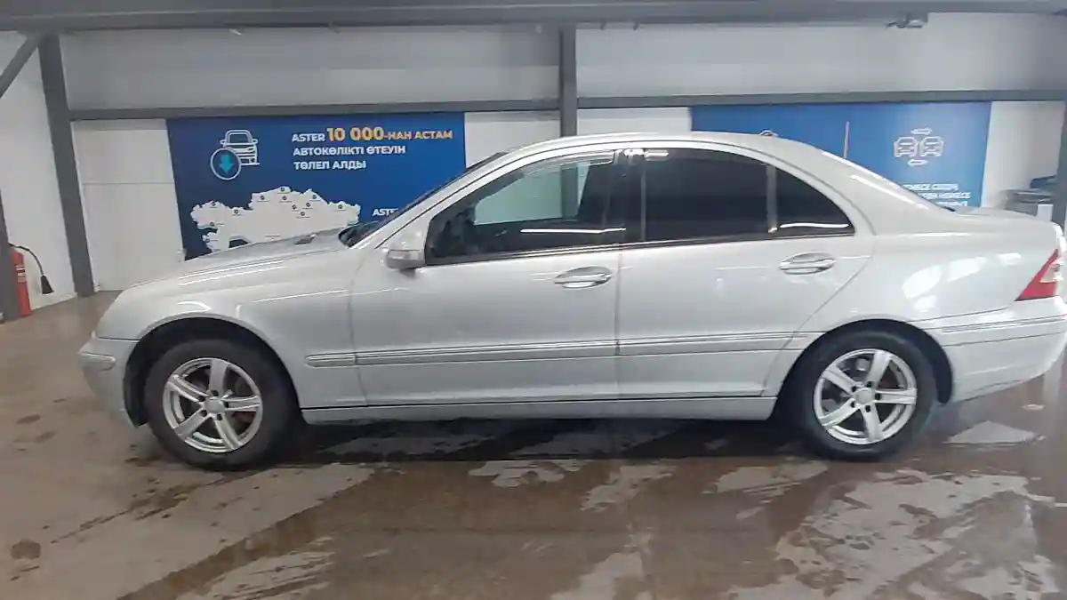 Mercedes-Benz C-Класс 2002 года за 2 600 000 тг. в Астана