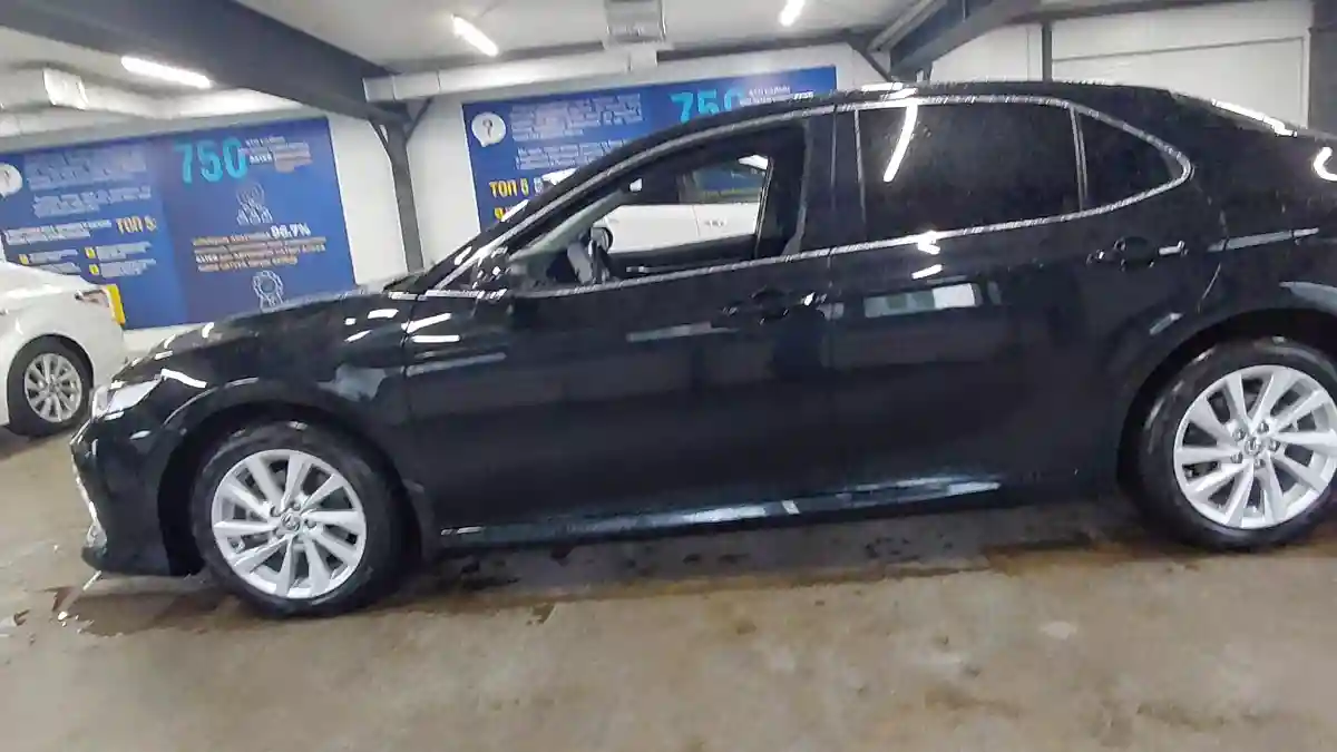 Toyota Camry 2023 года за 14 500 000 тг. в Астана