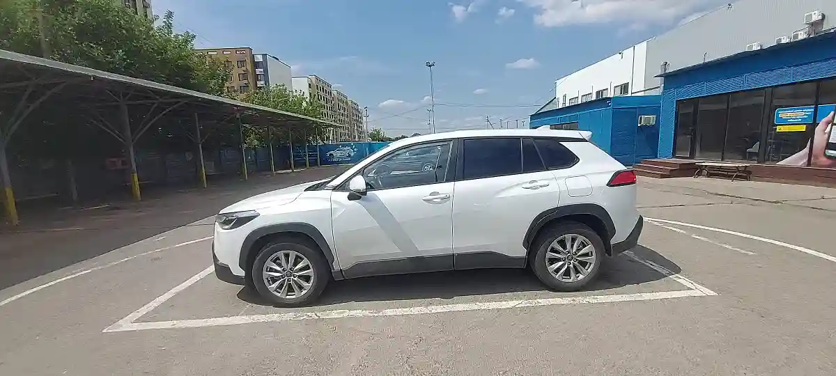 Toyota Corolla Cross 2024 года за 13 000 000 тг. в Алматы