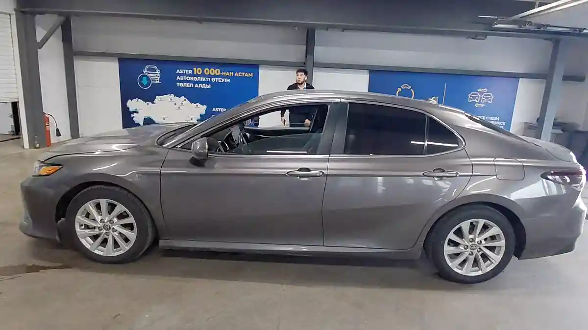 Toyota Camry 2021 года за 12 000 000 тг. в Астана