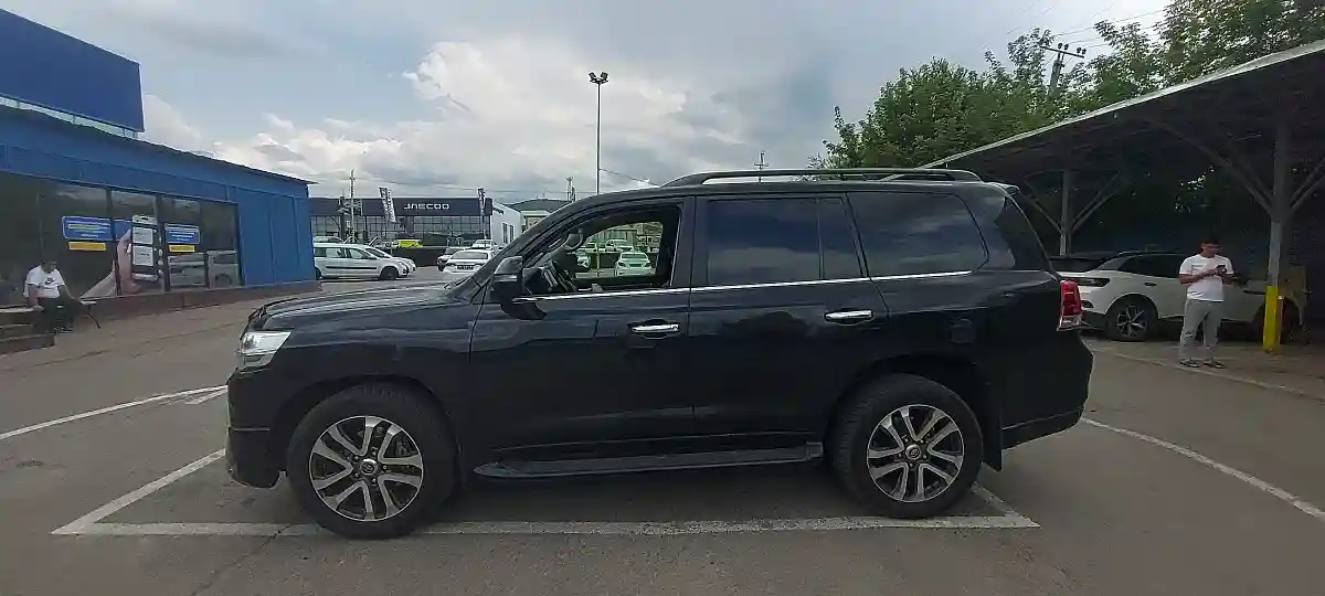 Toyota Land Cruiser 2016 года за 28 000 000 тг. в Алматы