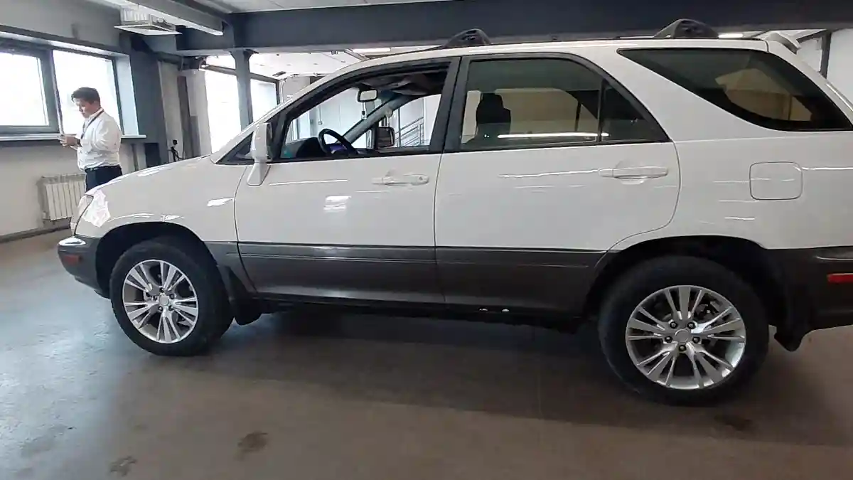 Lexus RX 1999 года за 4 000 000 тг. в Астана