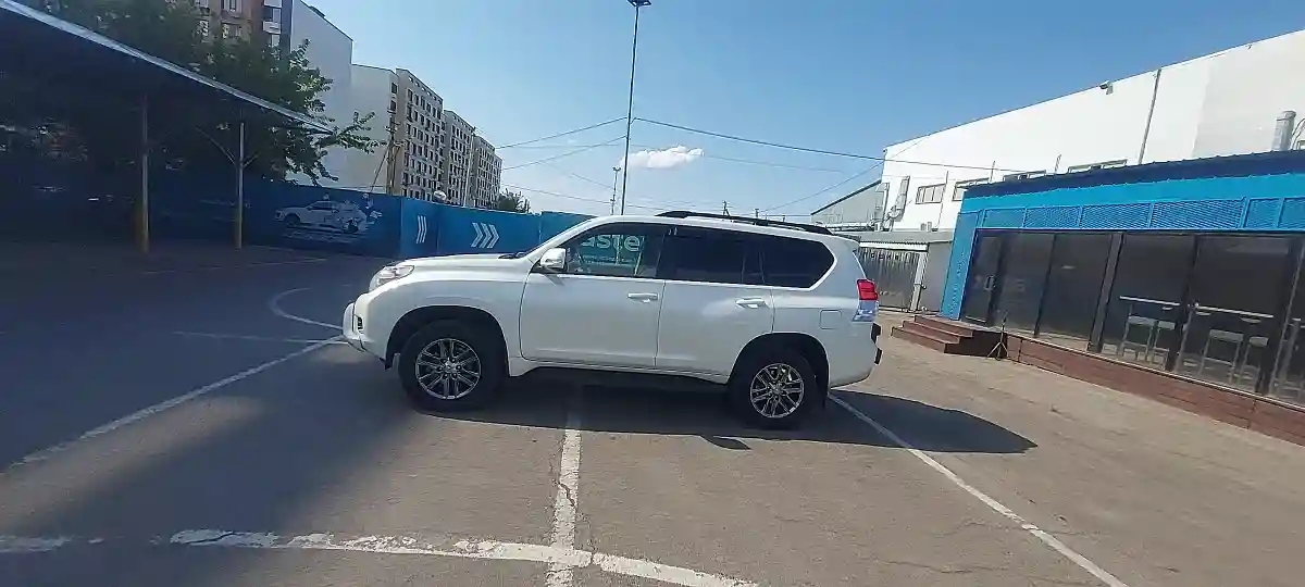 Toyota Land Cruiser Prado 2013 года за 15 000 000 тг. в Алматы