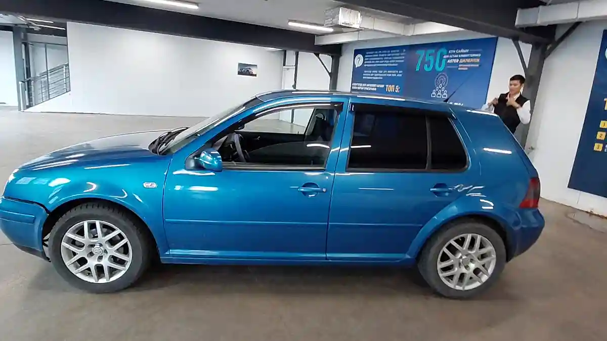 Volkswagen Golf 2001 года за 3 000 000 тг. в Астана