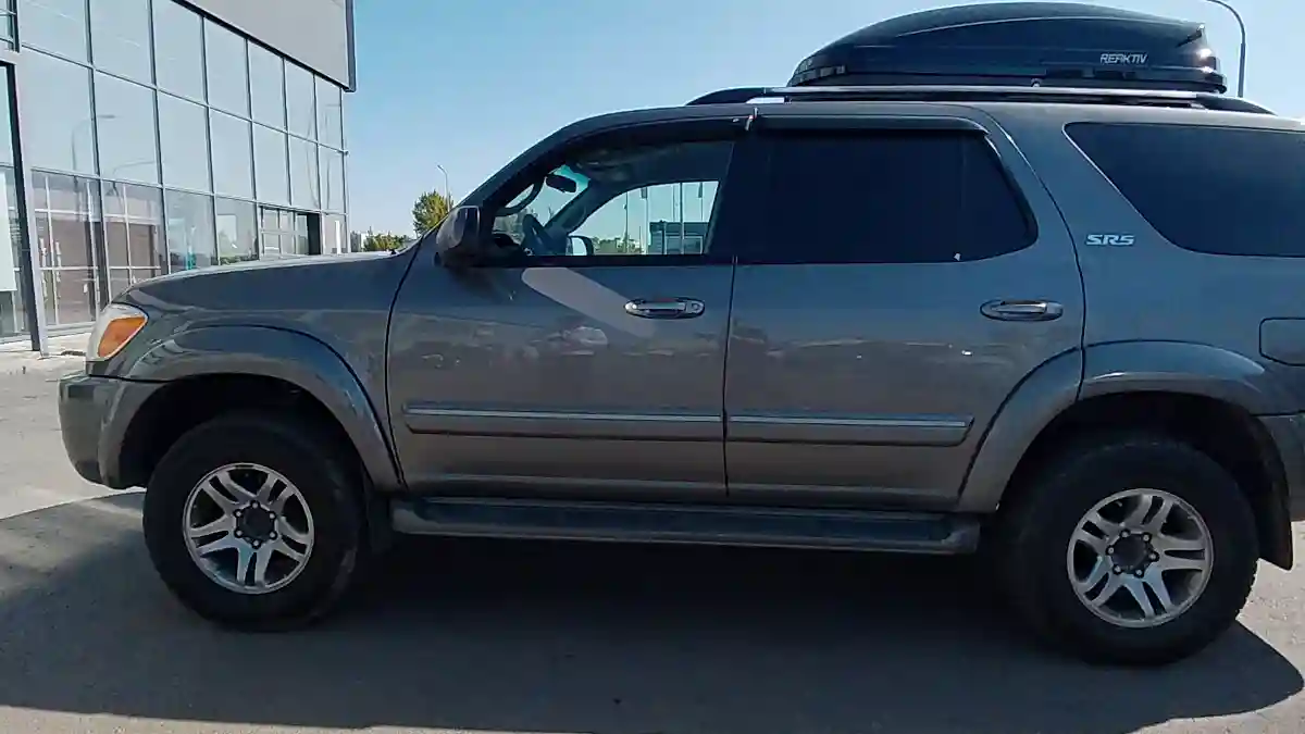 Toyota Sequoia 2005 года за 12 000 000 тг. в Астана