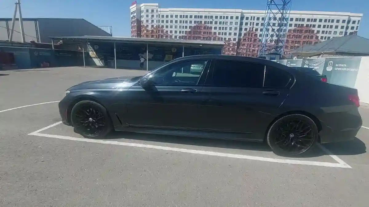 BMW 7 серии 2019 года за 22 000 000 тг. в Шымкент