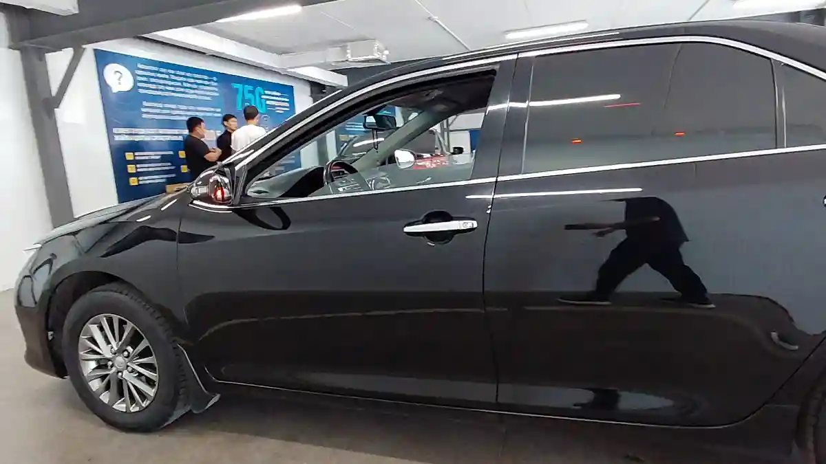 Toyota Camry 2015 года за 10 500 000 тг. в Астана