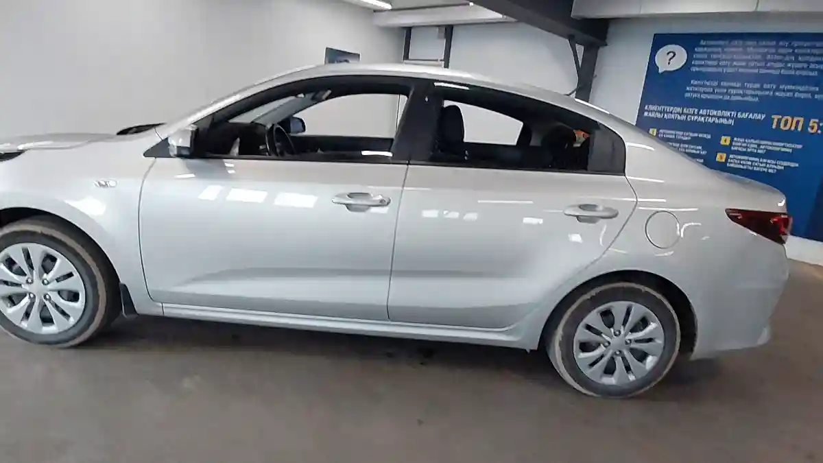 Kia Rio 2021 года за 7 500 000 тг. в Астана
