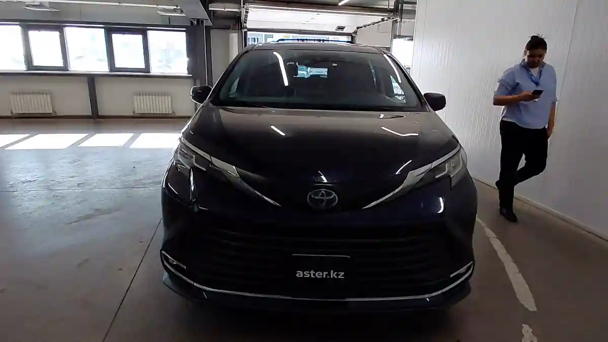 Toyota Sienna 2022 года за 22 000 000 тг. в Астана