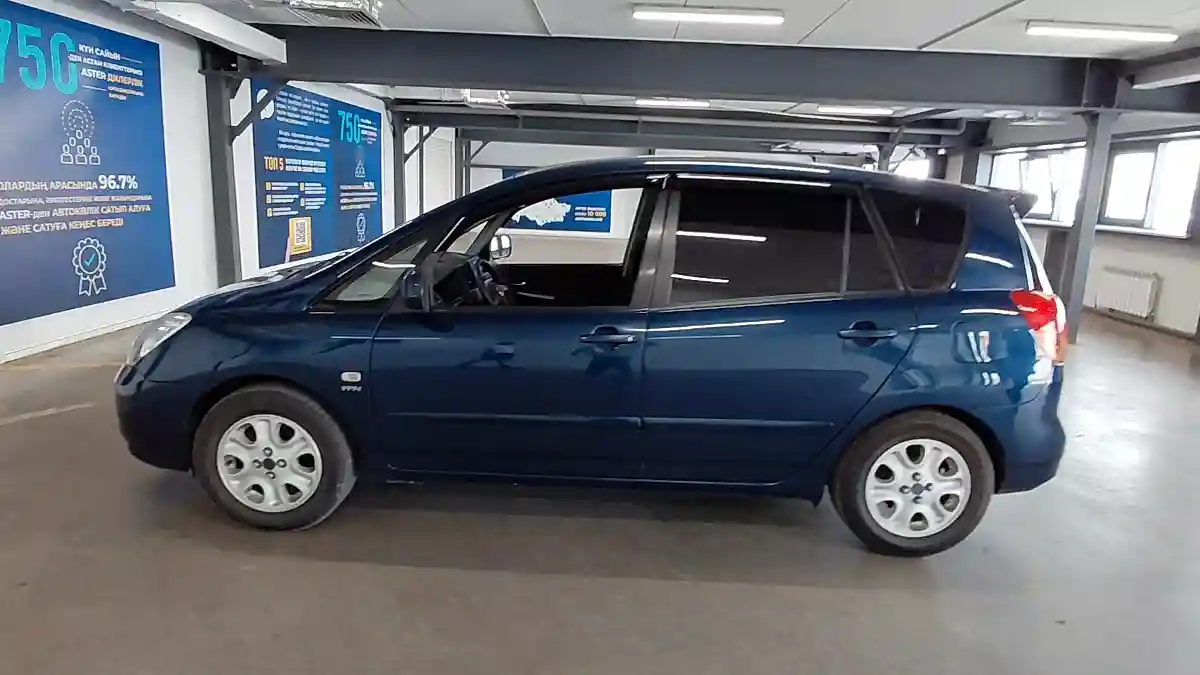 Toyota Corolla Verso 2002 года за 3 800 000 тг. в Астана