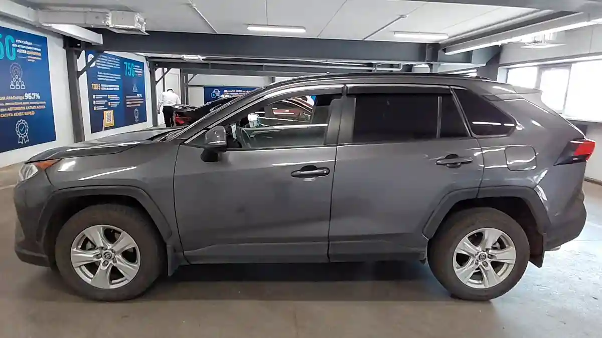 Toyota RAV4 2021 года за 12 000 000 тг. в Астана