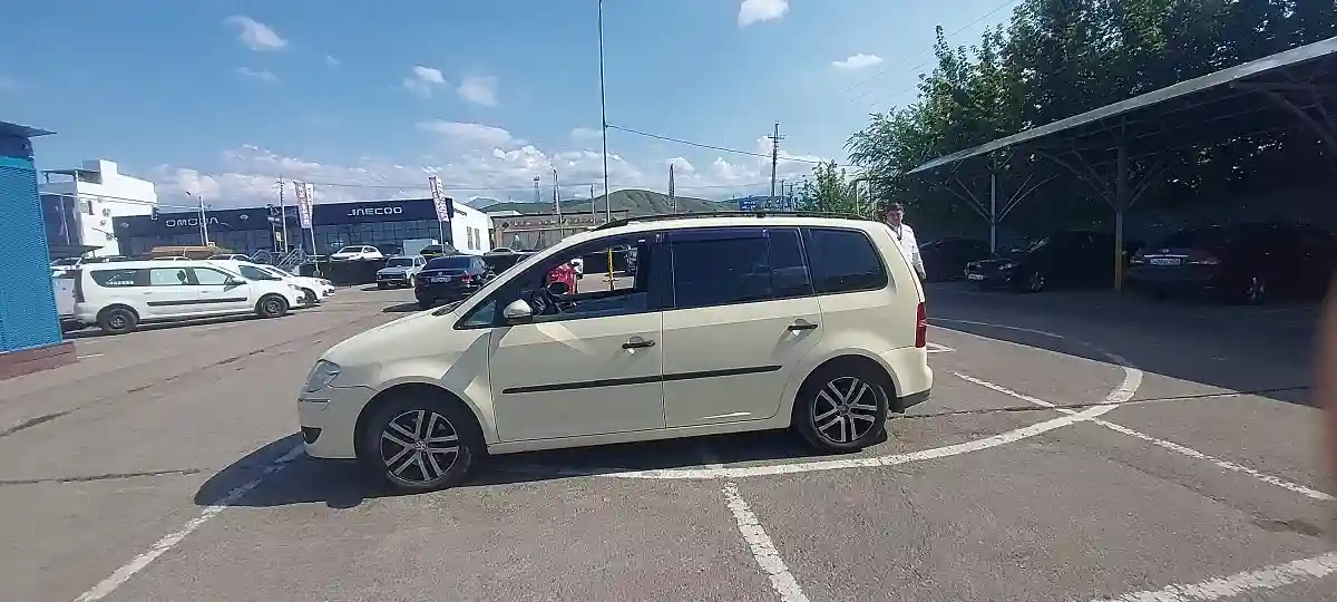 Volkswagen Touran 2010 года за 4 000 000 тг. в Алматы