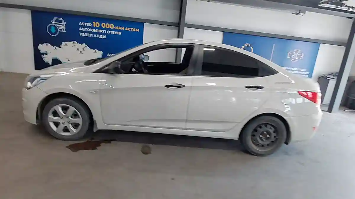Hyundai Solaris 2015 года за 3 800 000 тг. в Астана
