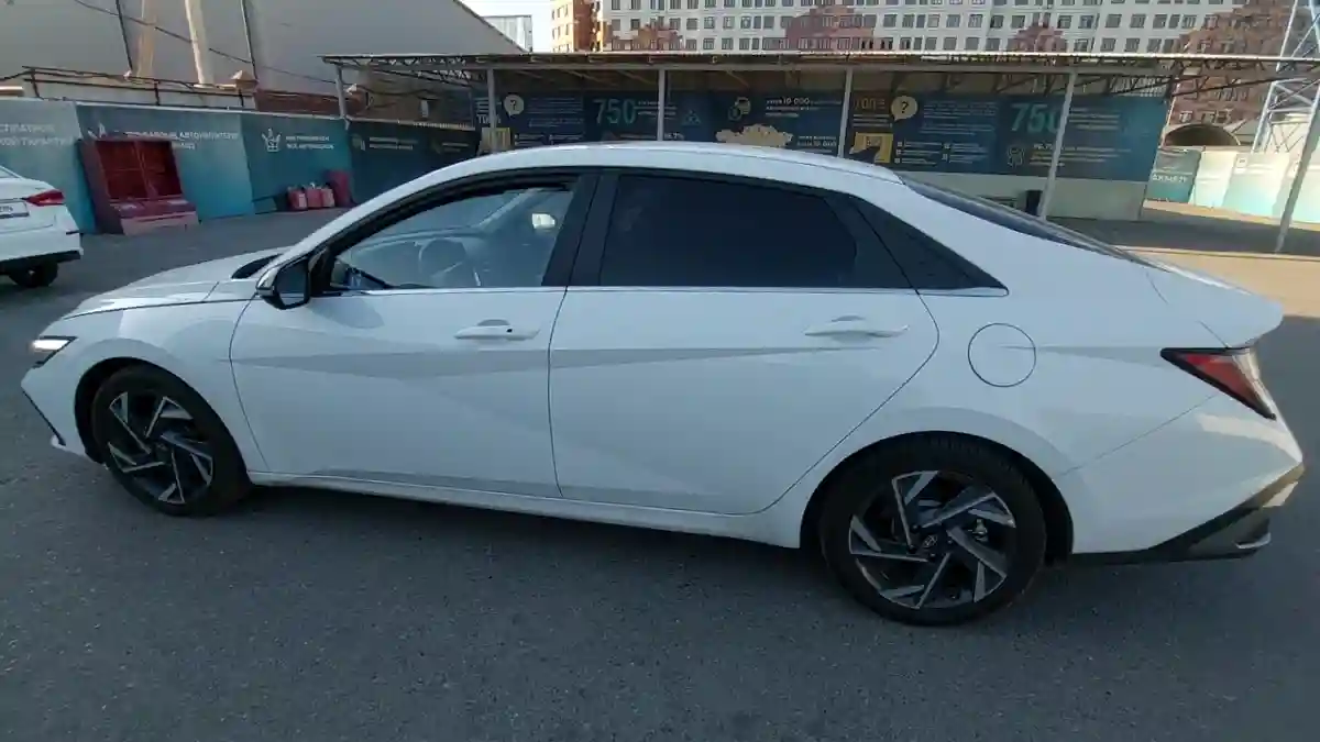 Hyundai Elantra 2024 года за 8 200 000 тг. в Шымкент
