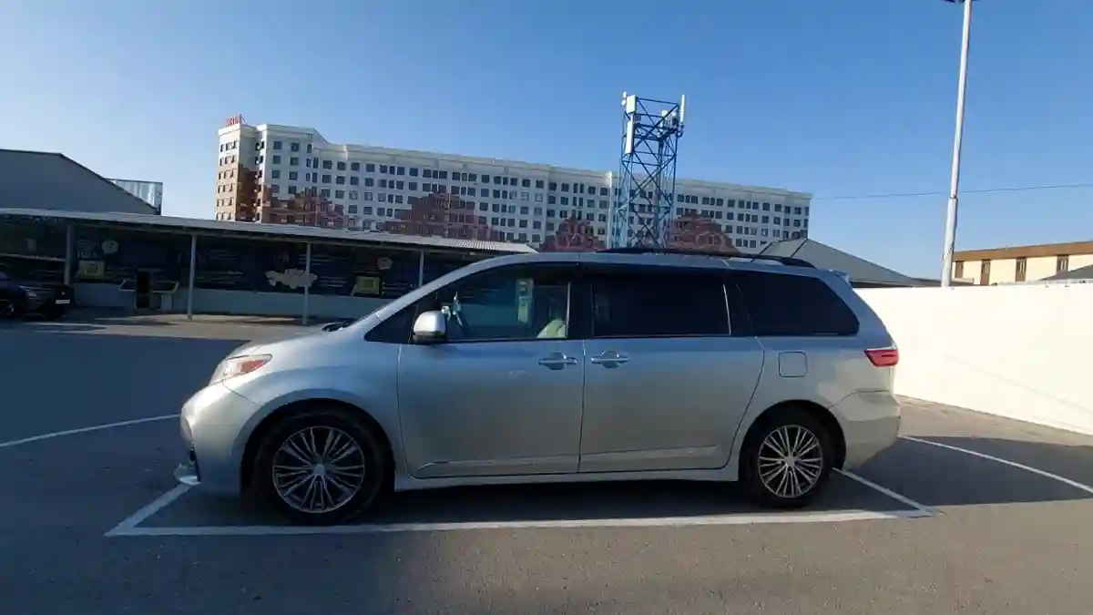 Toyota Sienna 2018 года за 15 500 000 тг. в Шымкент