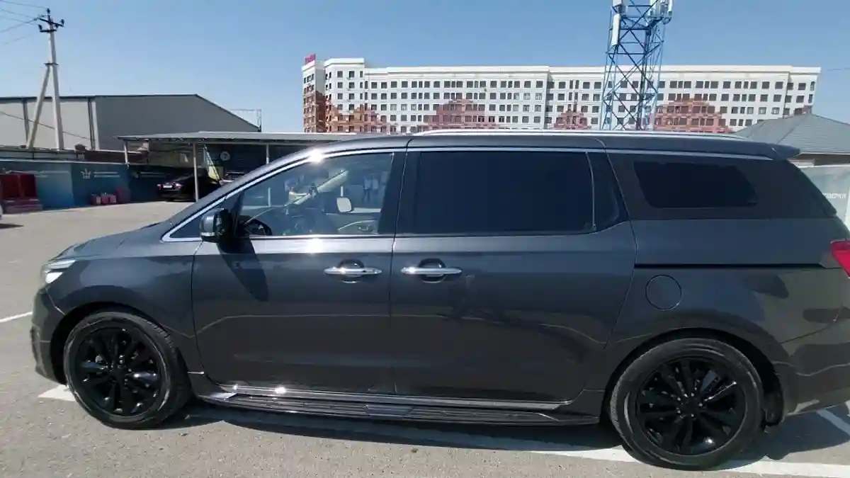 Kia Carnival 2016 года за 10 000 000 тг. в Шымкент