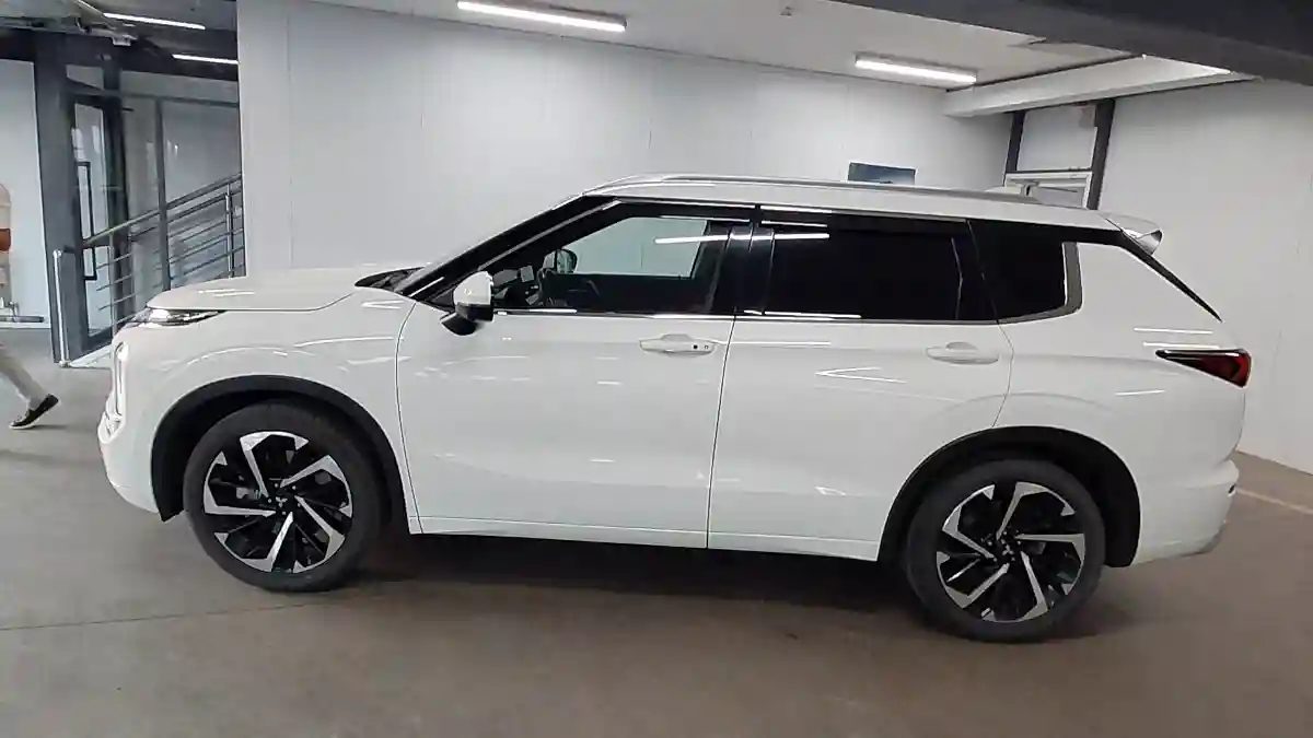 Mitsubishi Outlander 2023 года за 18 500 000 тг. в Астана