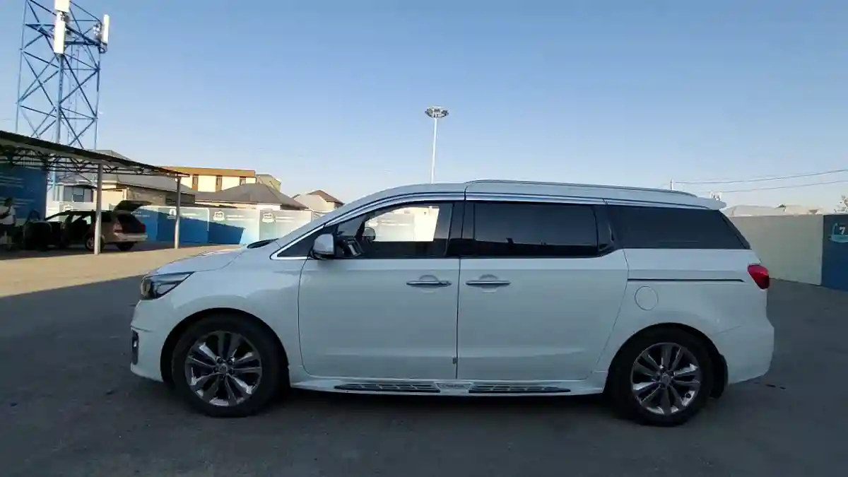 Kia Carnival 2015 года за 12 000 000 тг. в Шымкент
