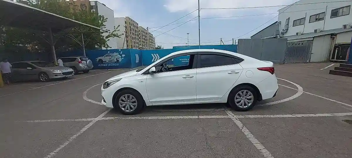 Hyundai Accent 2018 года за 6 000 000 тг. в Алматы