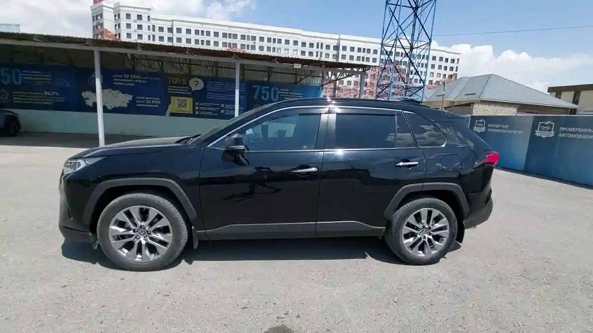 Toyota RAV4 2021 года за 16 200 000 тг. в Шымкент