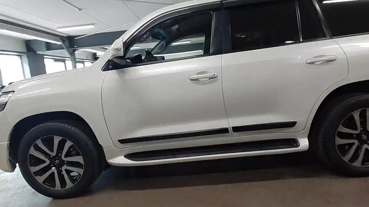 Toyota Land Cruiser 2016 года за 28 000 000 тг. в Астана