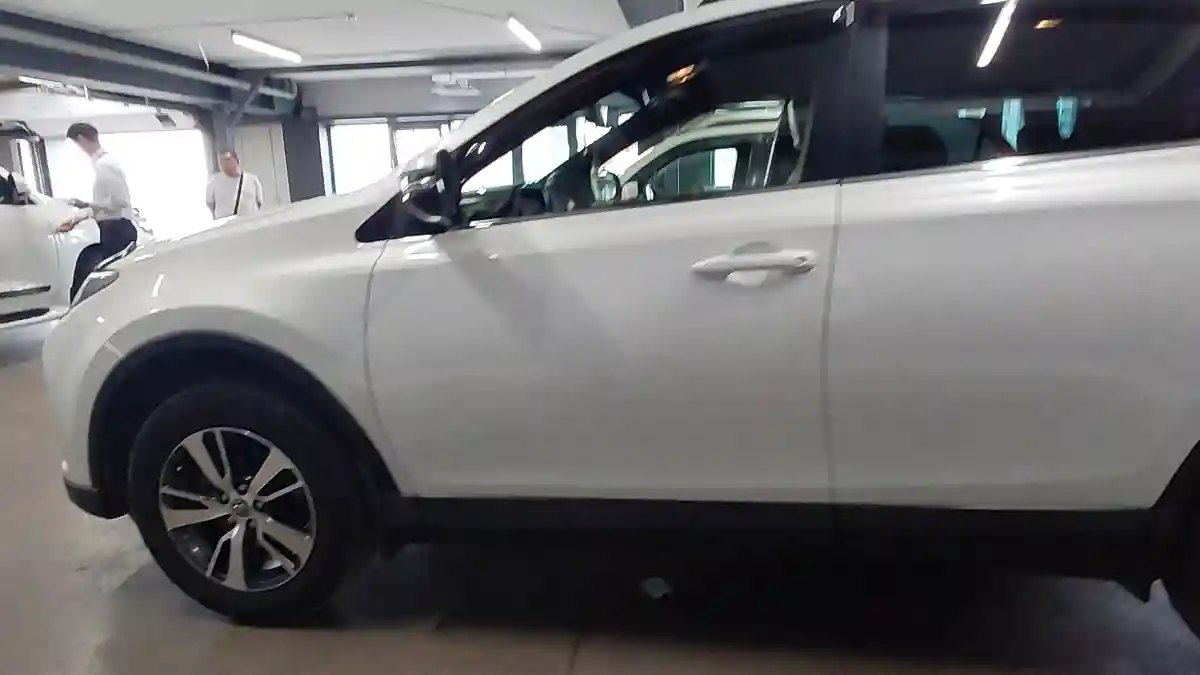 Toyota RAV4 2016 года за 13 500 000 тг. в Астана